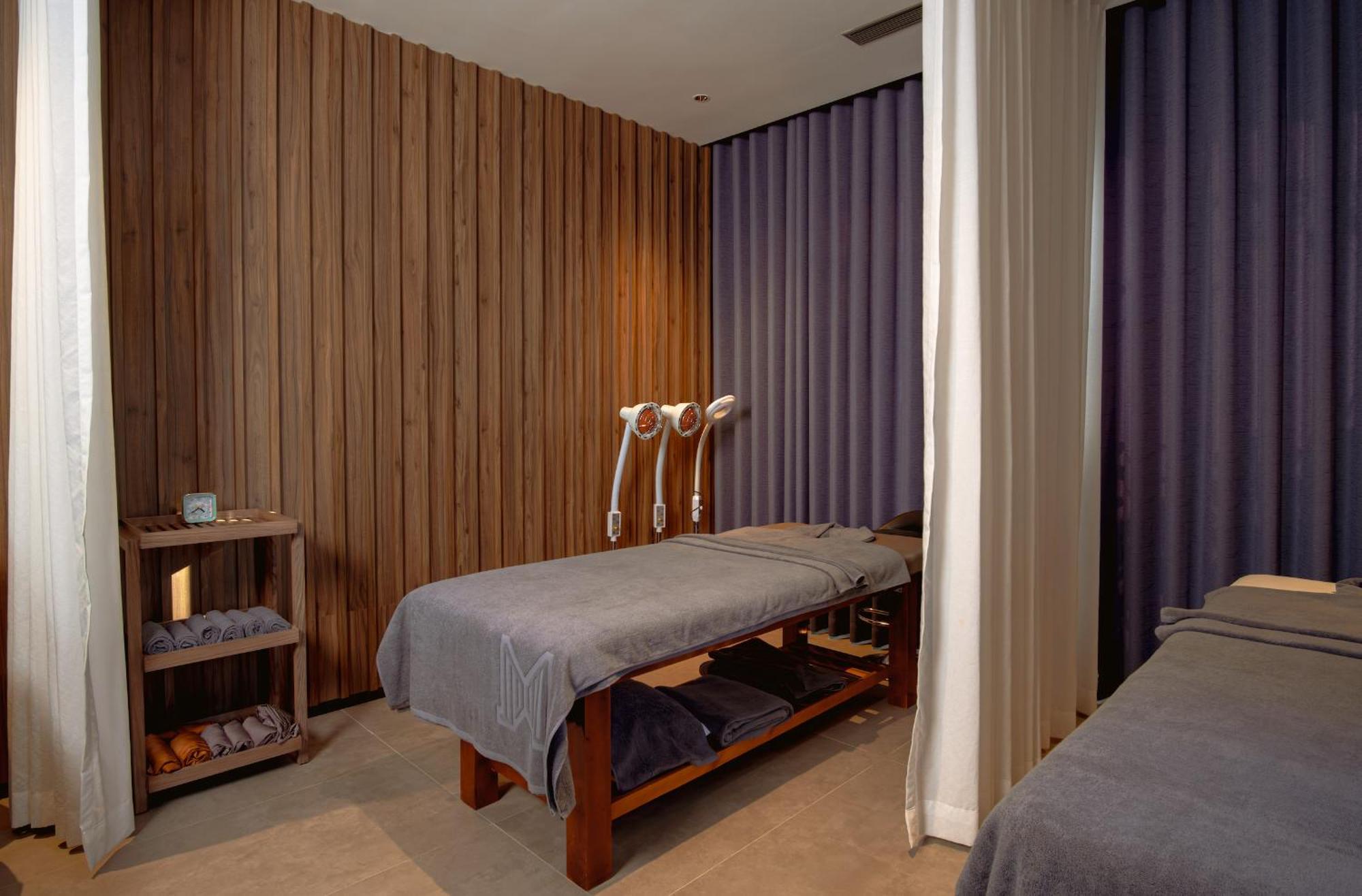 M Hotel Danang Exterior foto A massage room at a spa